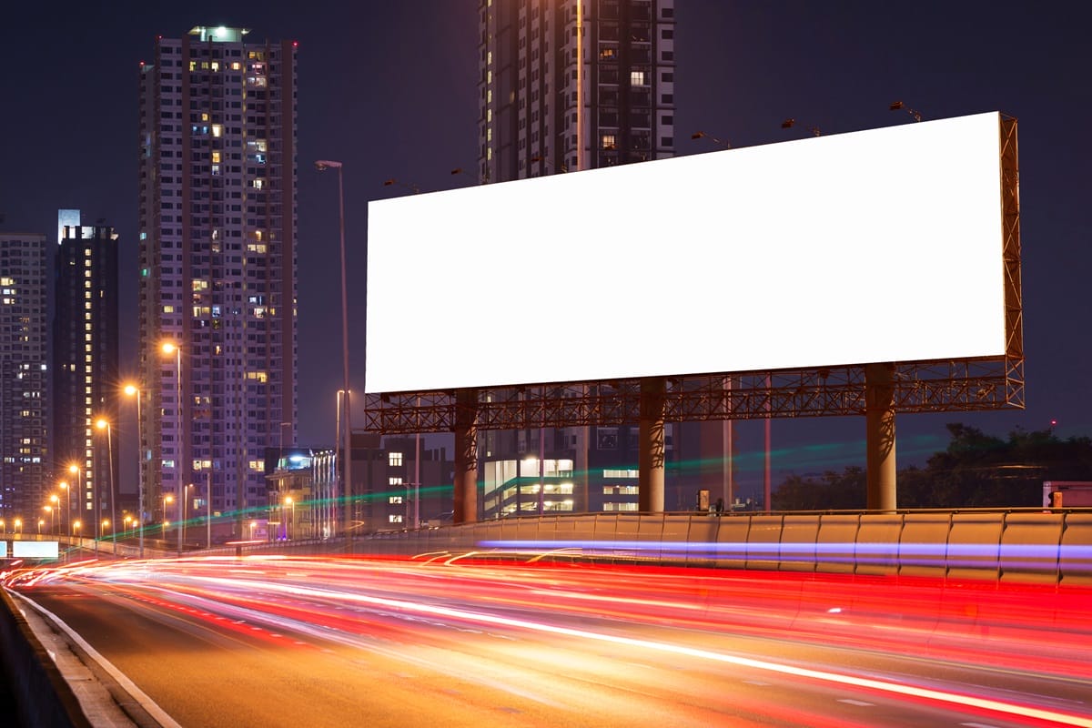 billboard przy drodze